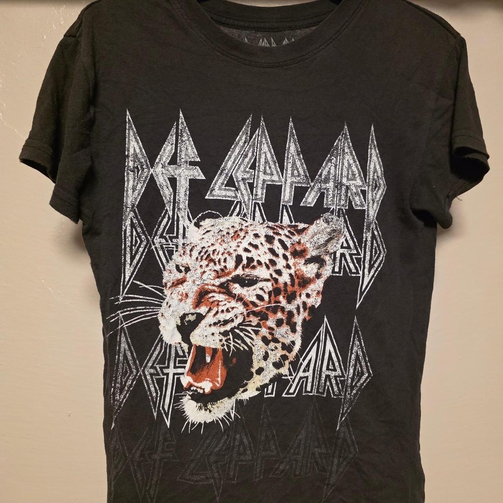Def Leppard Graphic Baby Tee Black Grey Rock Band T-Shirt Womens Size XS